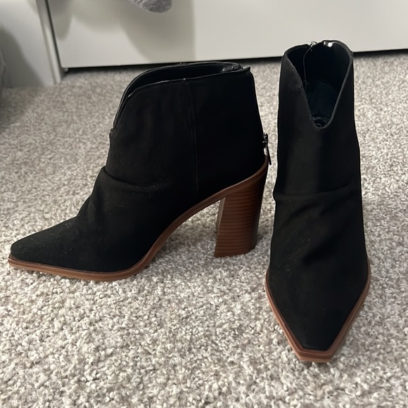 Vince Camuto Wenmina Bootie - Picture 4 of 6